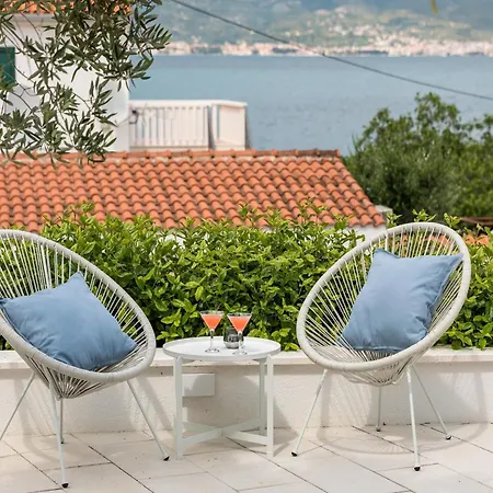 Apartment Modern In Slatine With Terrace
